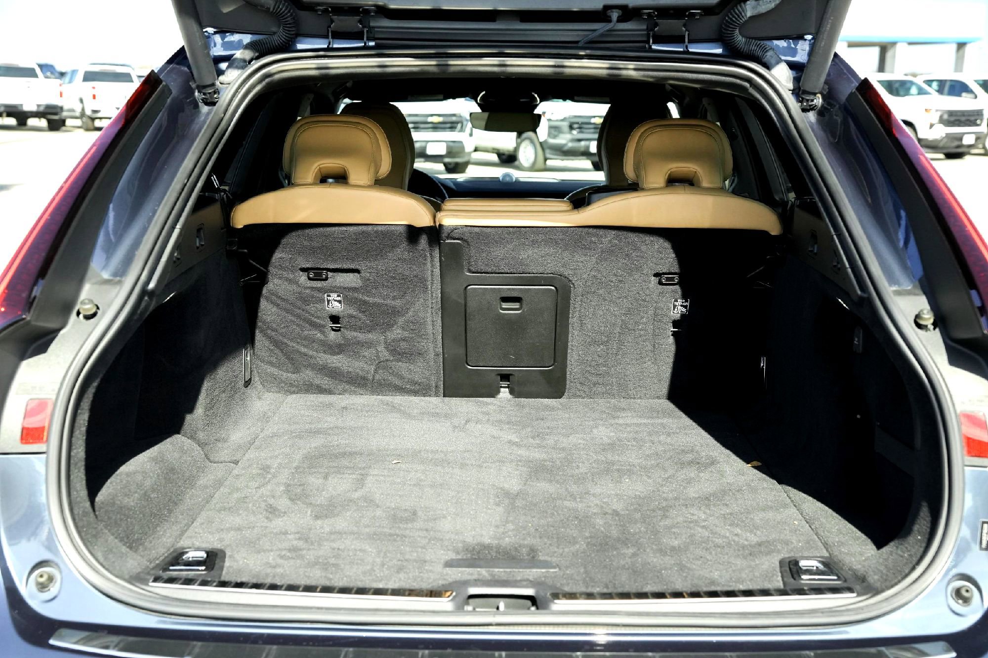 Used 2023 Volvo V90 B6 Cross Country Ultimate image 31