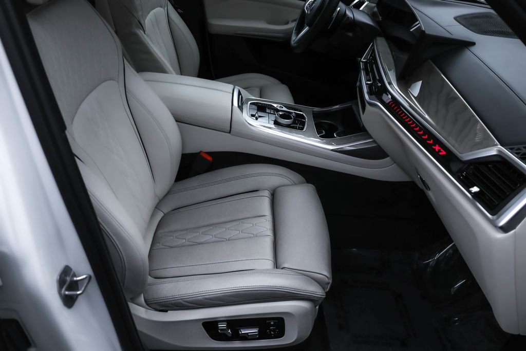 Used 2023 BMW X7 xDrive40i w/ M Sport Package image 29