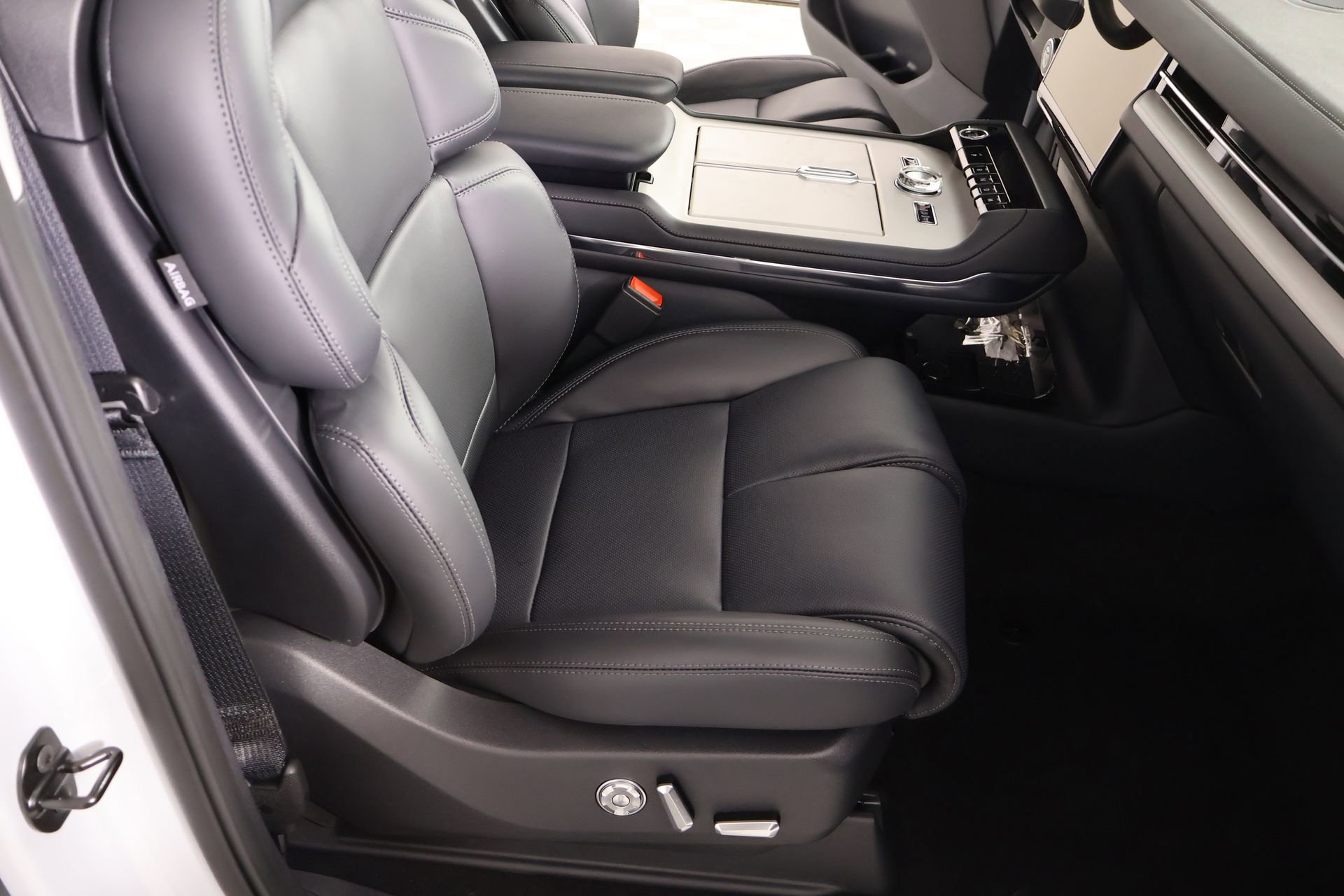 New 2026 Lincoln Navigator Premiere image 14