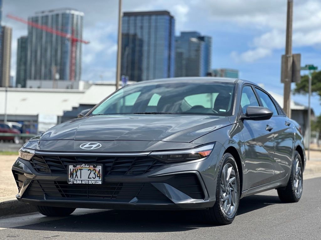 Used 2024 Hyundai Elantra SEL image 1