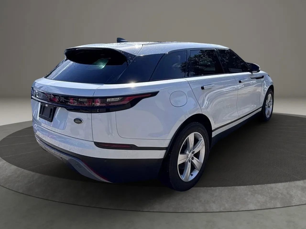 Used 2020 Land Rover Range Rover Velar S image 5
