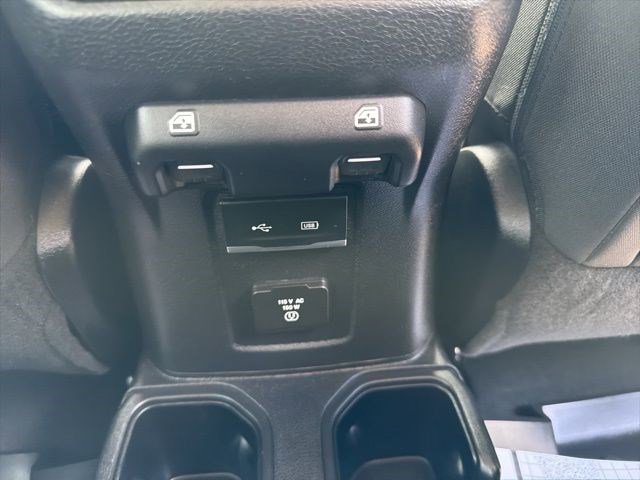 Used 2018 Jeep Wrangler Unlimited Sahara AWD/4WD image 21