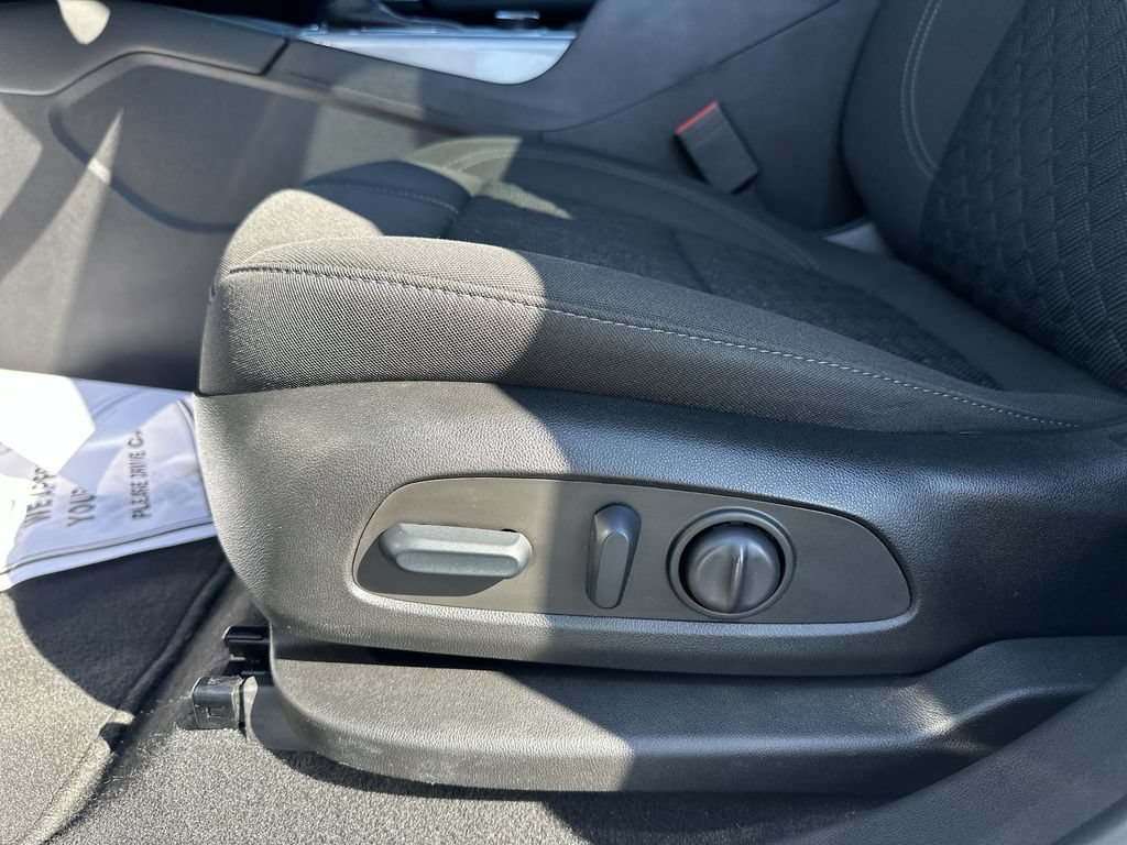 Used 2022 Chevrolet Blazer LT FWD image 18