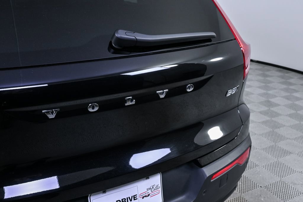 Certified 2025 Volvo XC40 B5 Plus image 37