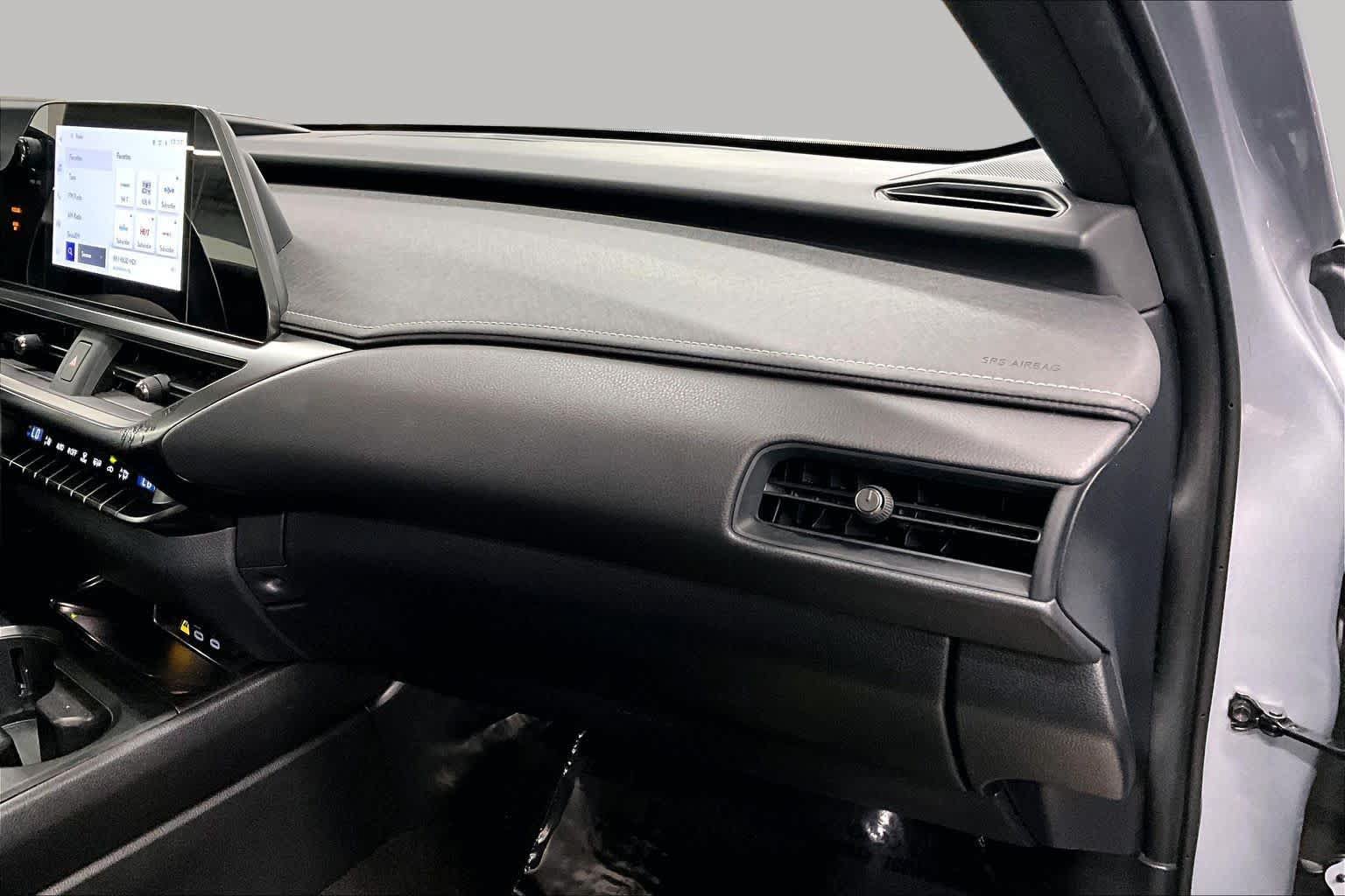 Used 2025 Lexus UX 300h FWD w/ Accessory Package (Z2) image 18