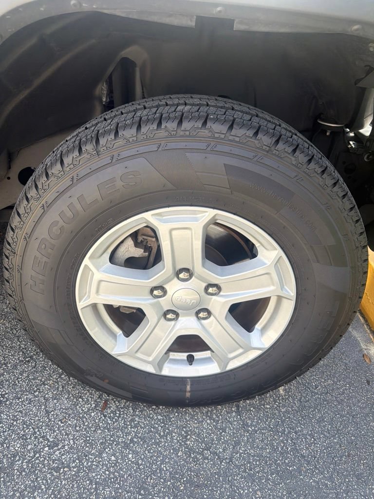 Used 2020 Jeep Wrangler Sport AWD/4WD image 3
