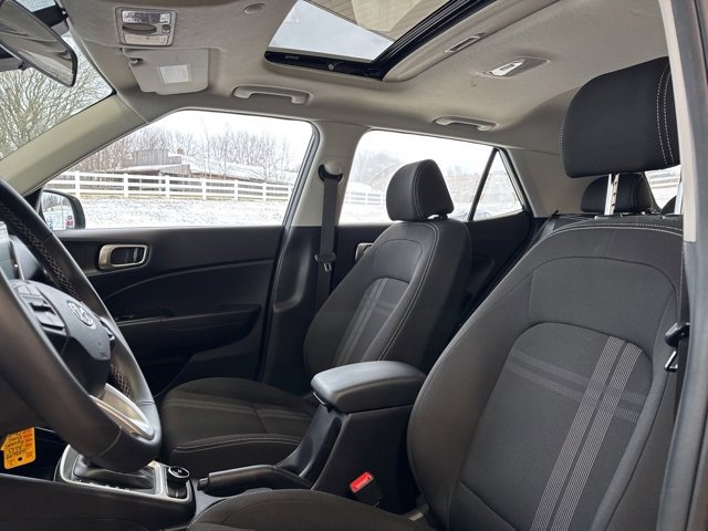 Used 2023 Hyundai Venue SEL image 14