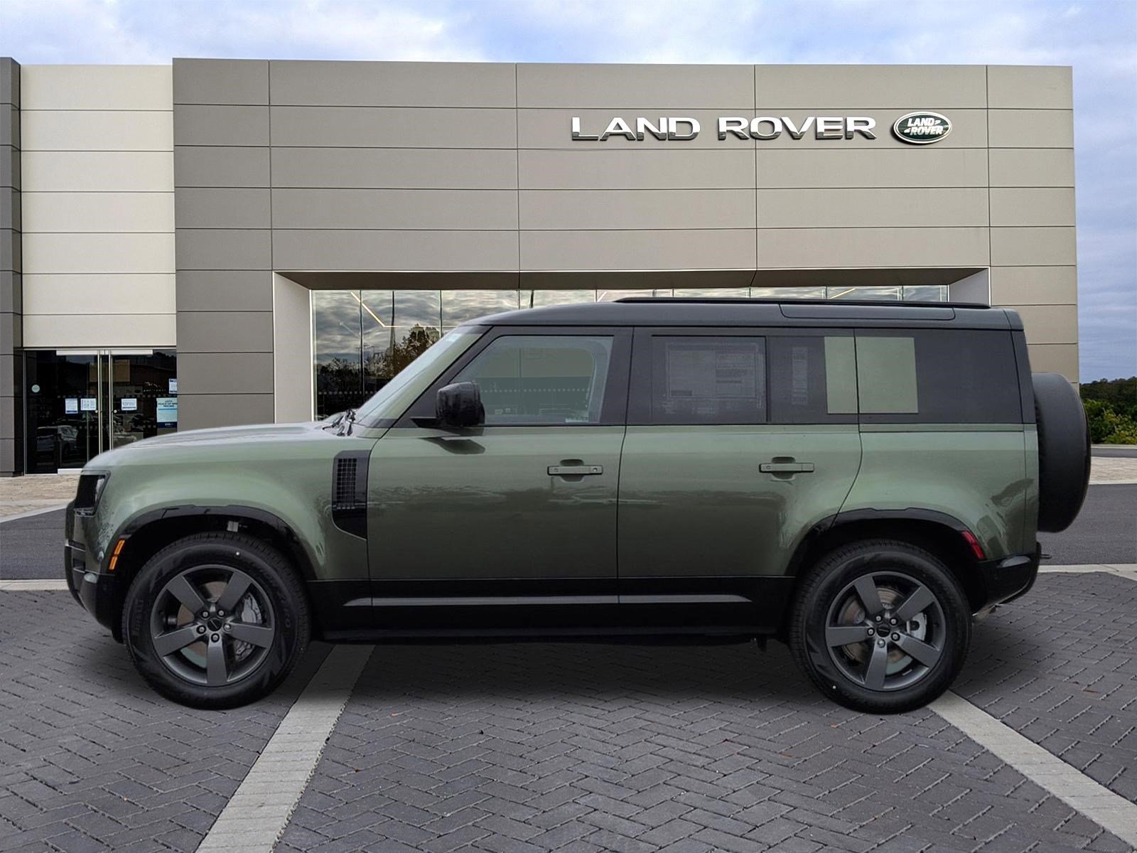 New 2026 Land Rover Defender 110 X-Dynamic SE image 8