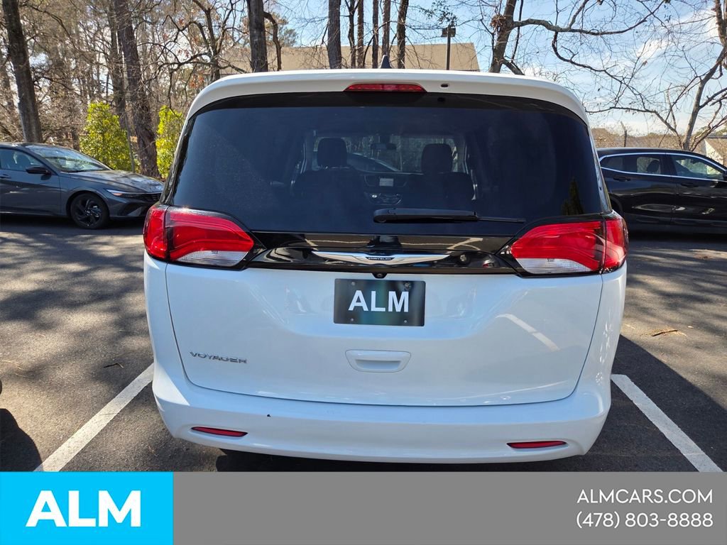 Used 2022 Chrysler Voyager LX FWD image 11