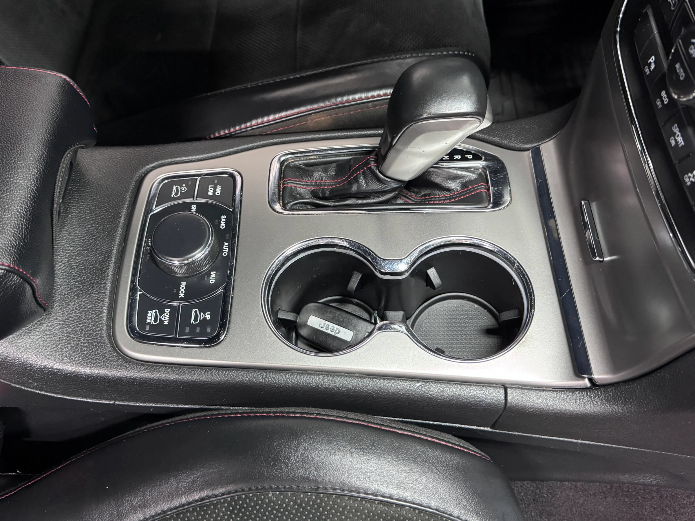 Used 2017 Jeep Grand Cherokee Trailhawk AWD/4WD image 14