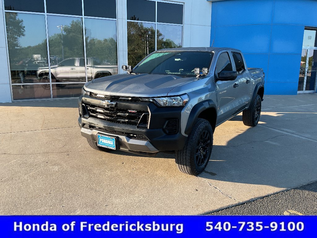 Used 2024 Chevrolet Colorado Trail Boss AWD/4WD image 2