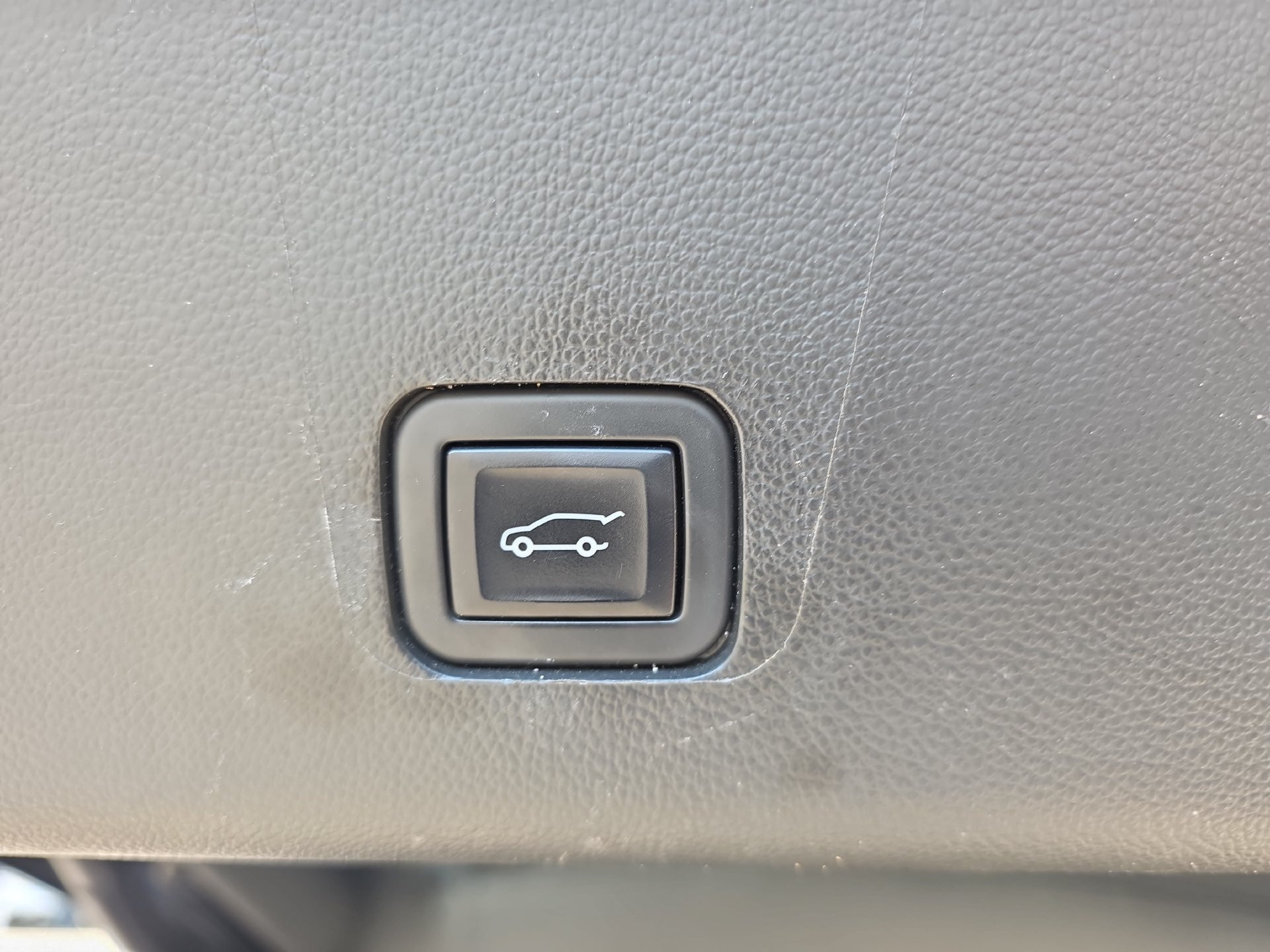 Used 2023 Chevrolet Traverse LT w/ LPO, Floor Liner Package FWD image 13