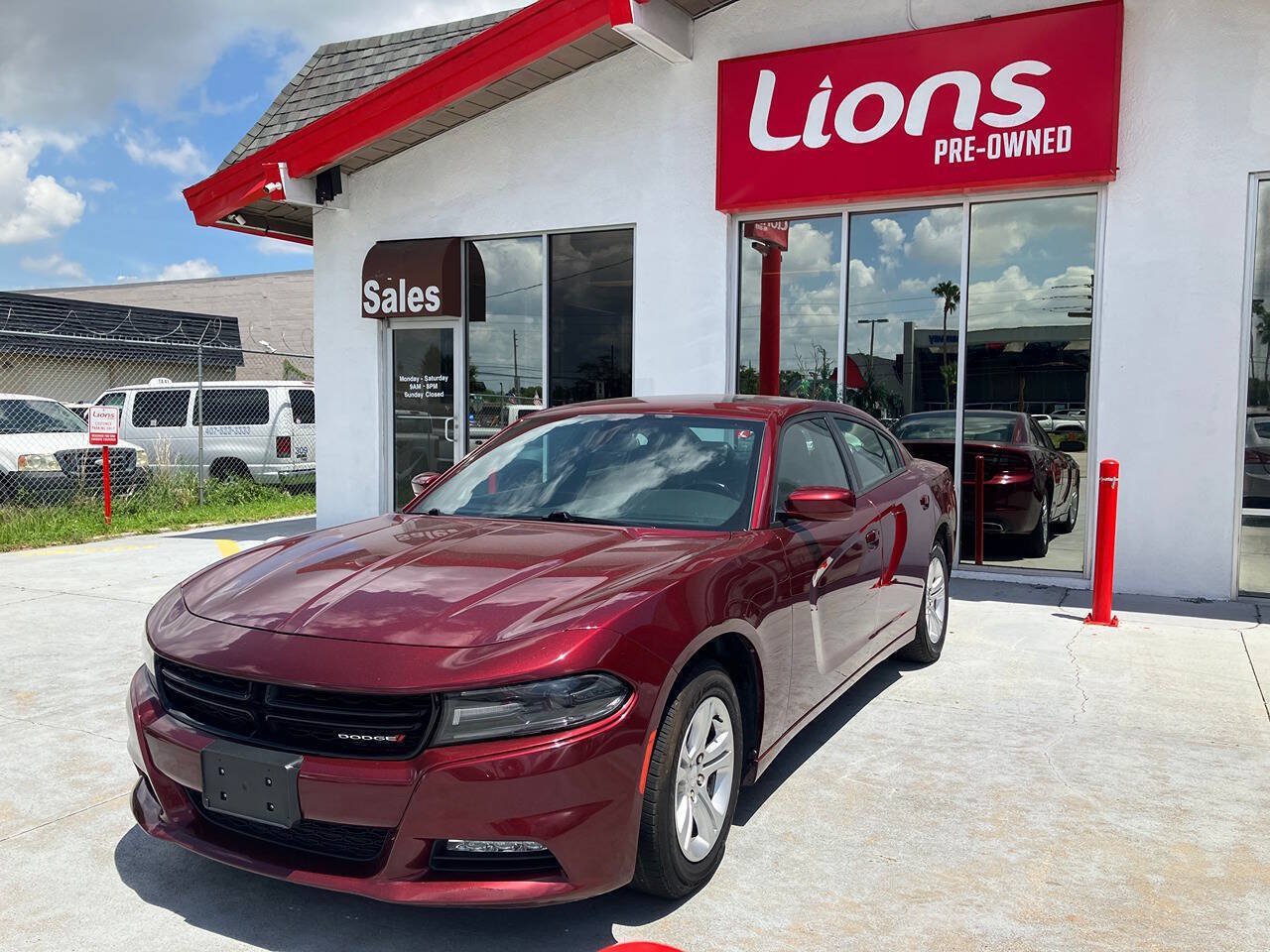 Used 2019 Dodge Charger SXT w/ Leather Interior Group RWD image 2