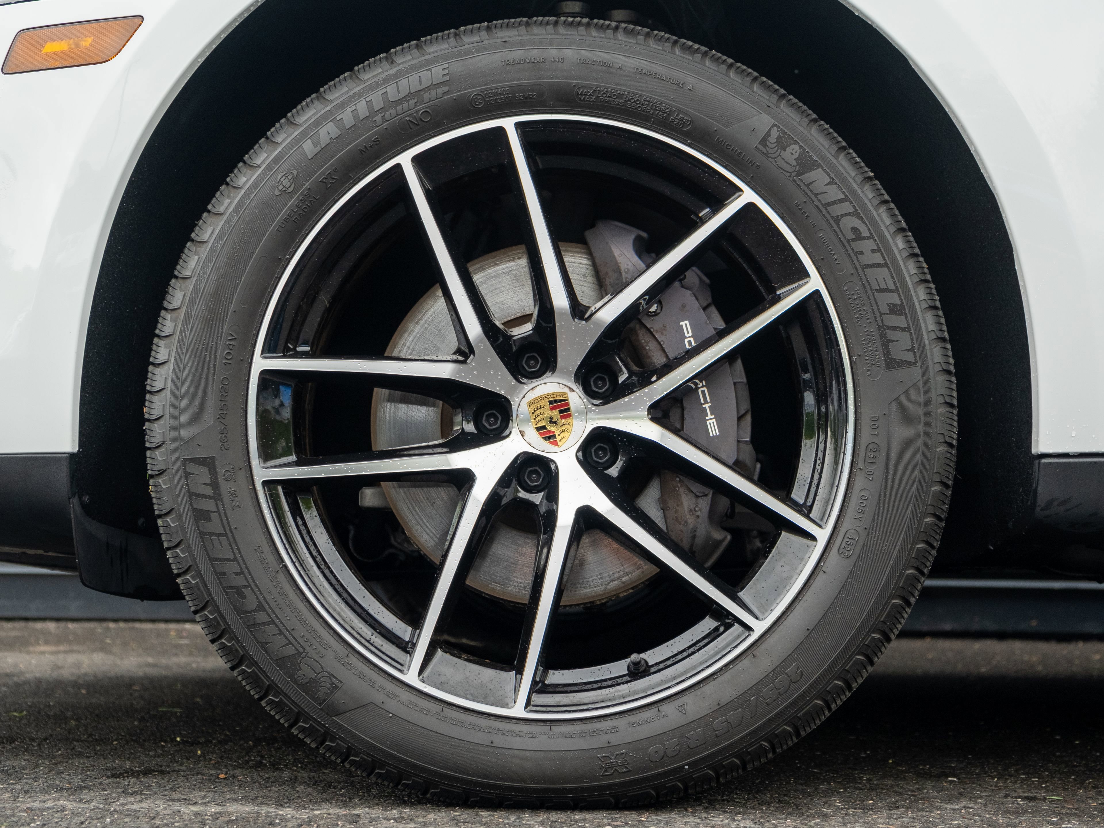 Certified 2023 Porsche Macan AWD/4WD image 12