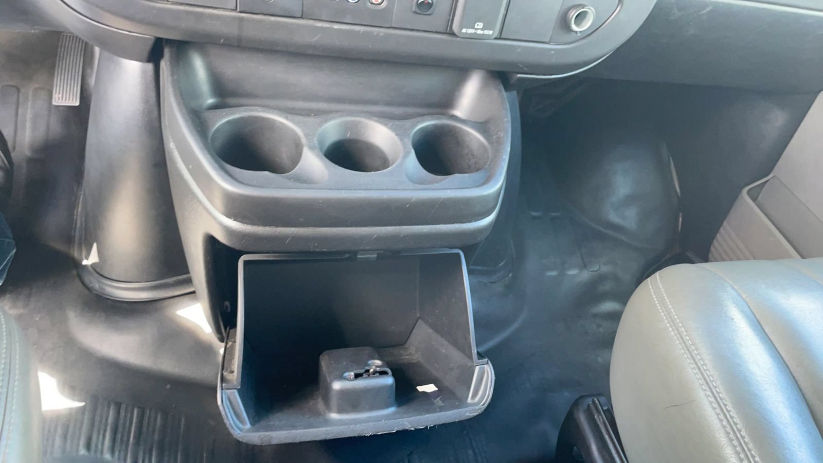 Used 2019 GMC Savana 3500 RWD image 15