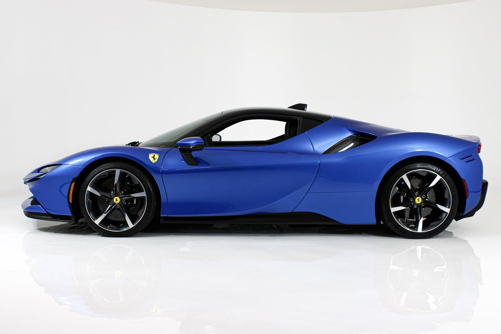 Certified 2022 Ferrari SF90 Stradale AWD/4WD image 3