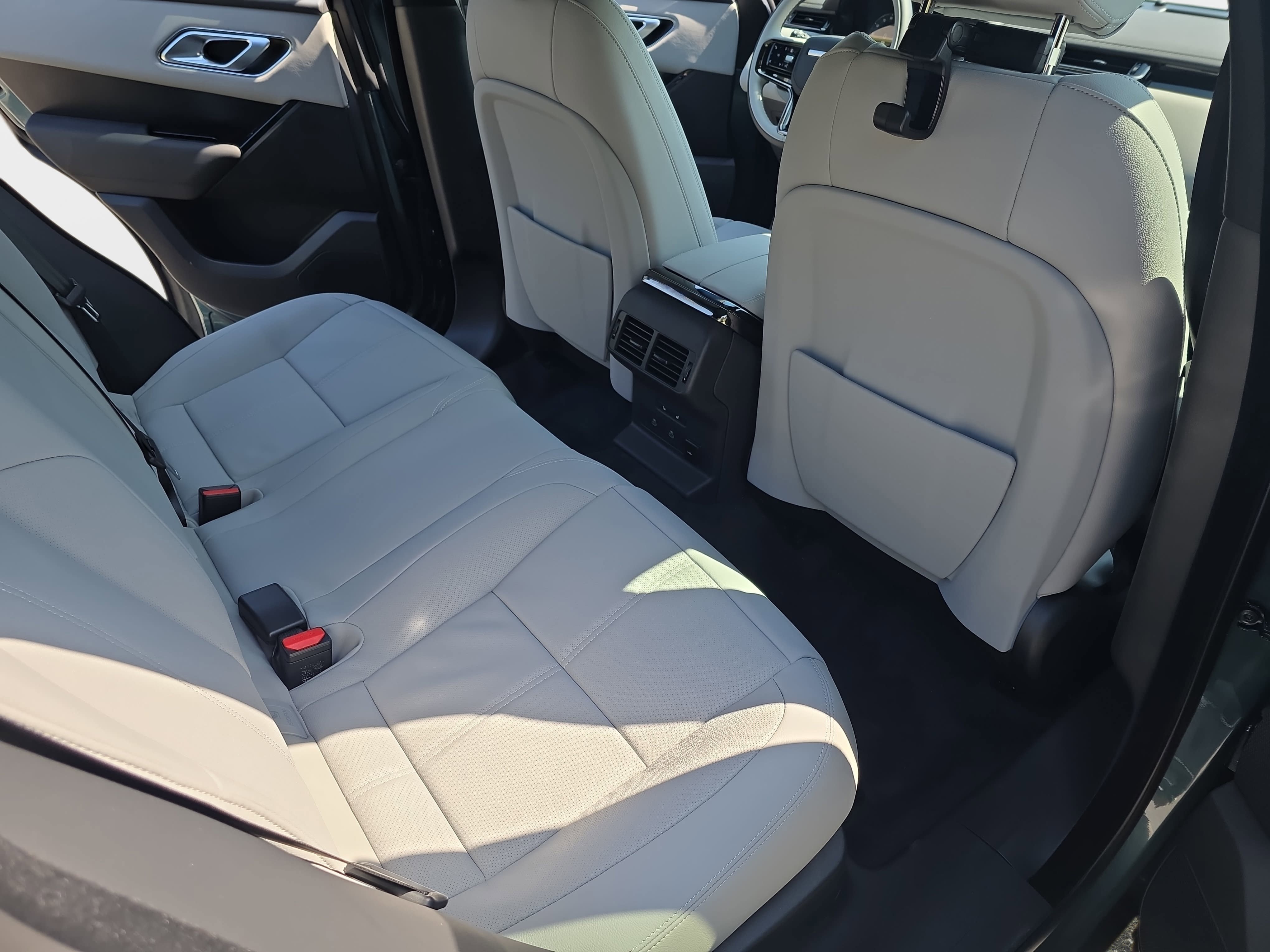 New 2026 Land Rover Range Rover Velar Dynamic SE AWD/4WD image 11
