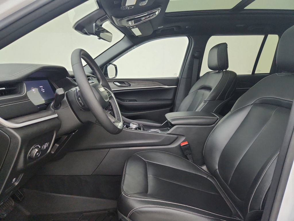 Certified 2025 Jeep Grand Cherokee Limited w/ Black Appearance Package AWD/4WD image 21