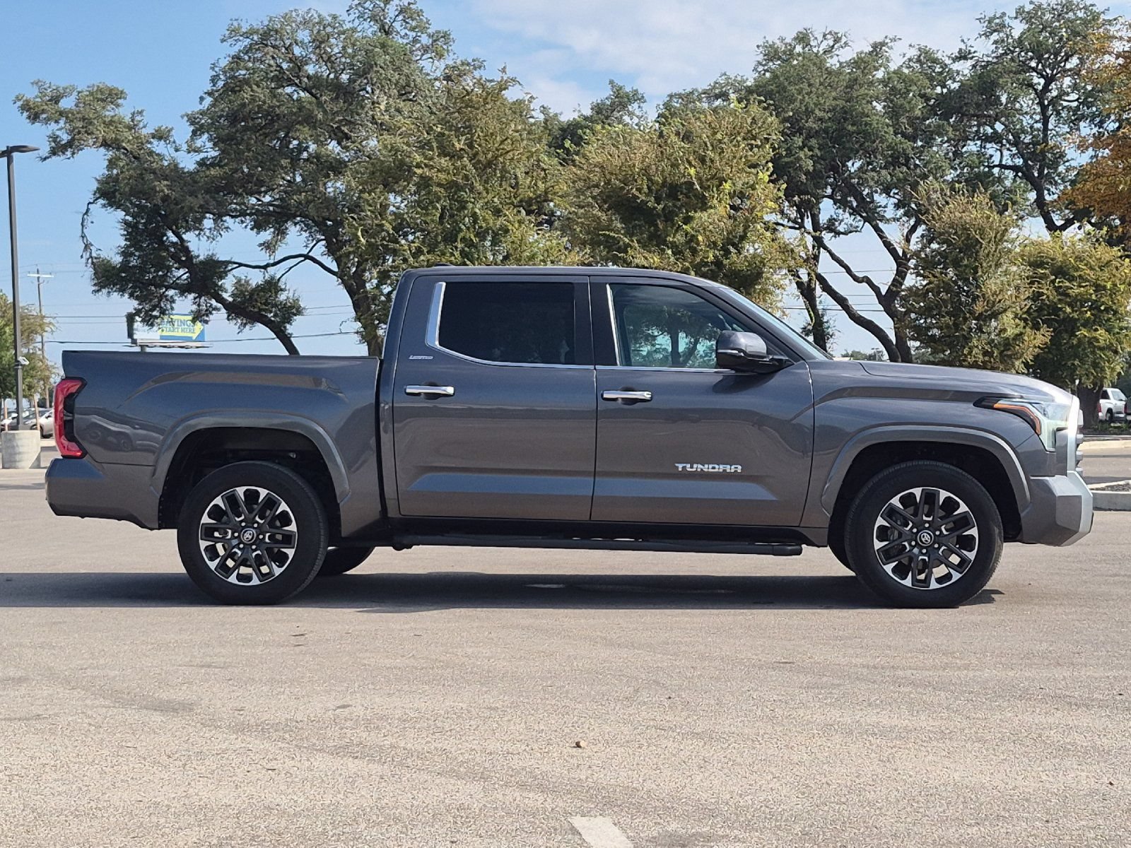 Used 2025 Toyota Tundra Limited AWD/4WD image 6