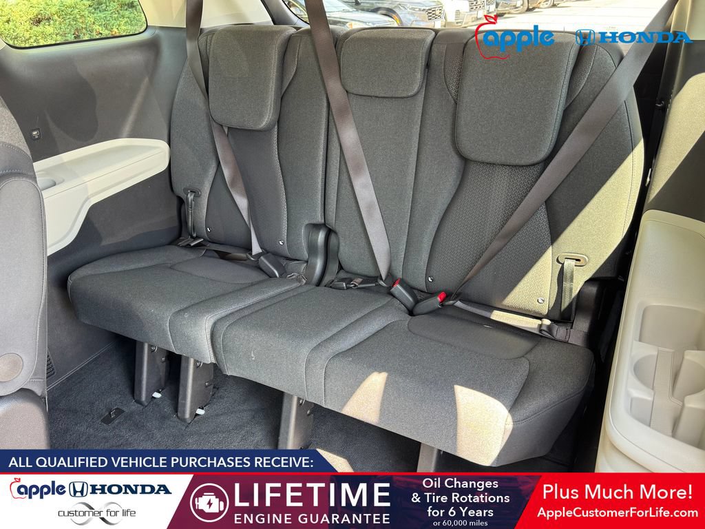 Used 2023 Kia Carnival LX FWD image 20