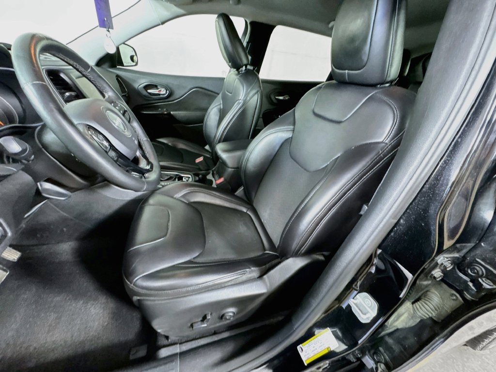 Used 2019 Jeep Cherokee Latitude Plus FWD image 26