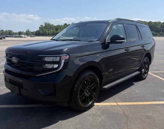 Used 2025 Ford Expedition Active AWD/4WD image 3
