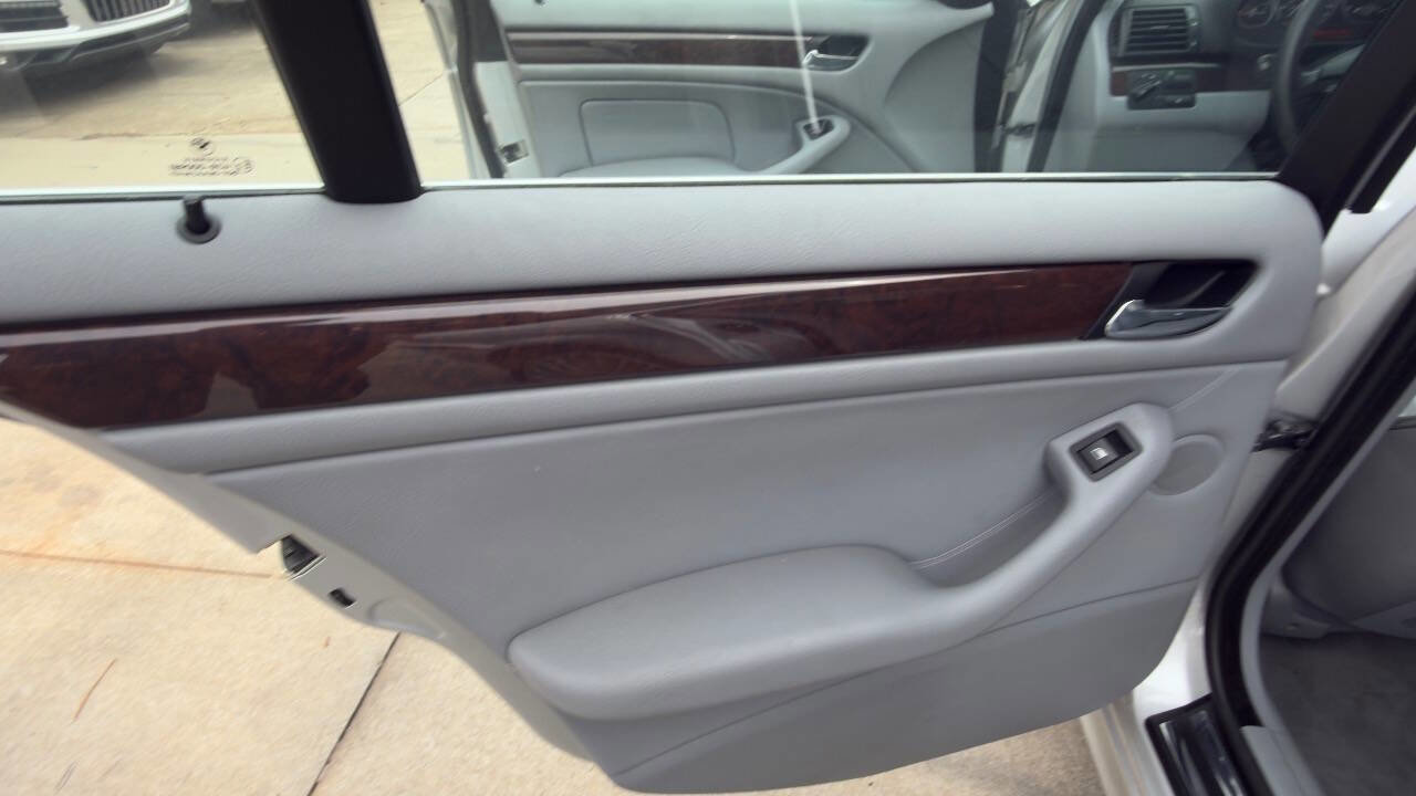 Used 2001 BMW 330i Sedan image 28