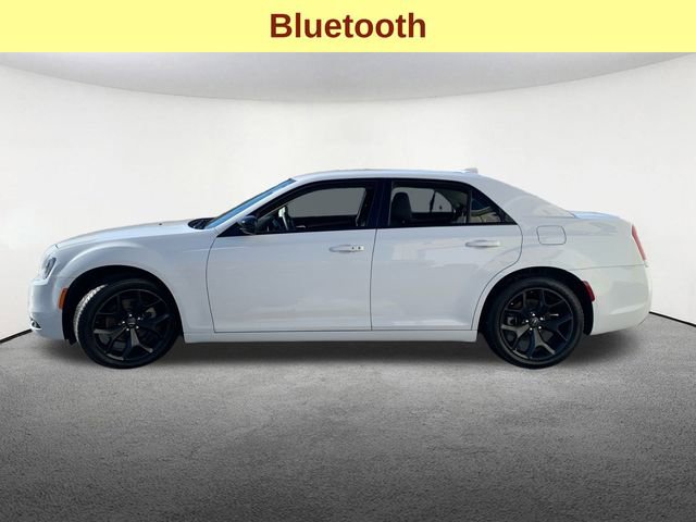 Used 2023 Chrysler 300 Touring w/ Sport Appearance Package image 6