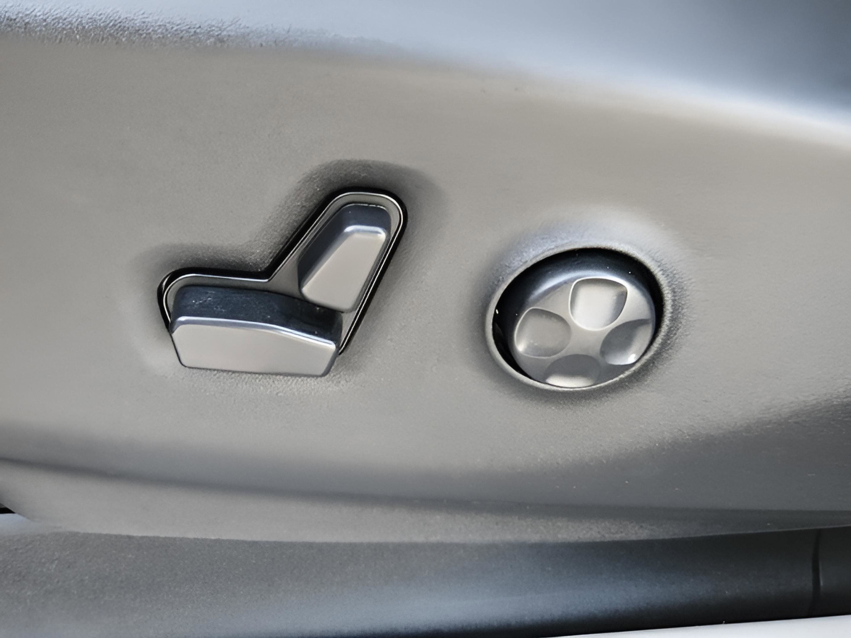 Used 2020 Chrysler Pacifica Touring-L image 9