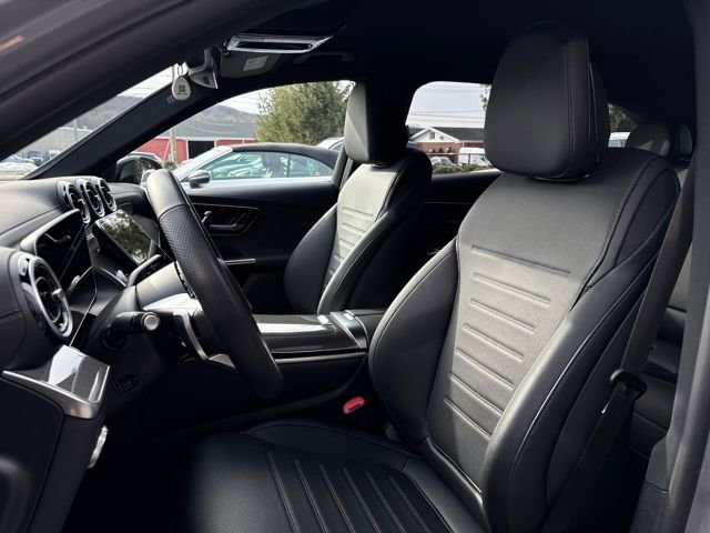 Used 2025 Mercedes-Benz GLC 300 4MATIC image 17