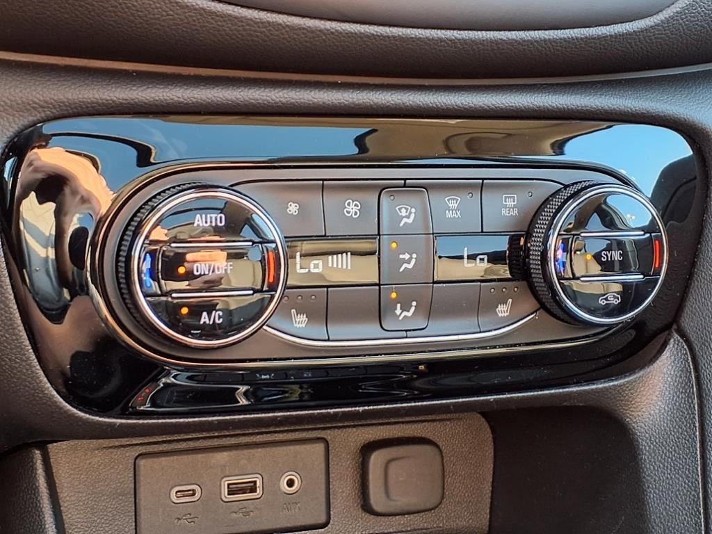 Used 2022 Buick Encore GX Essence w/ Experience Buick Package image 14