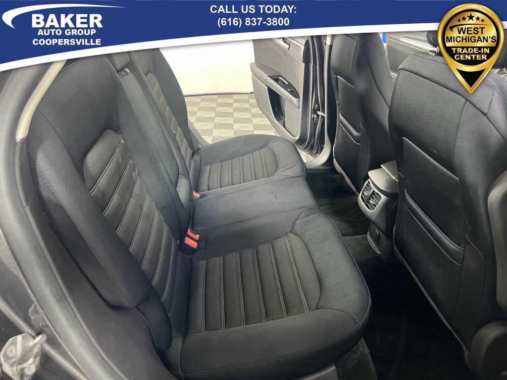 Used 2015 Ford Fusion SE image 24