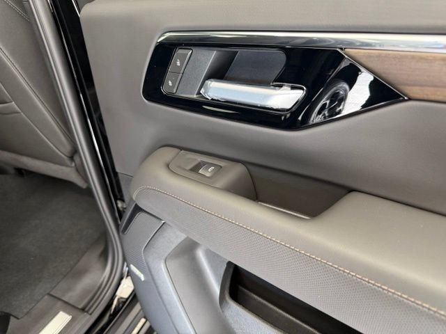 New 2026 Chevrolet Tahoe High Country AWD/4WD image 32