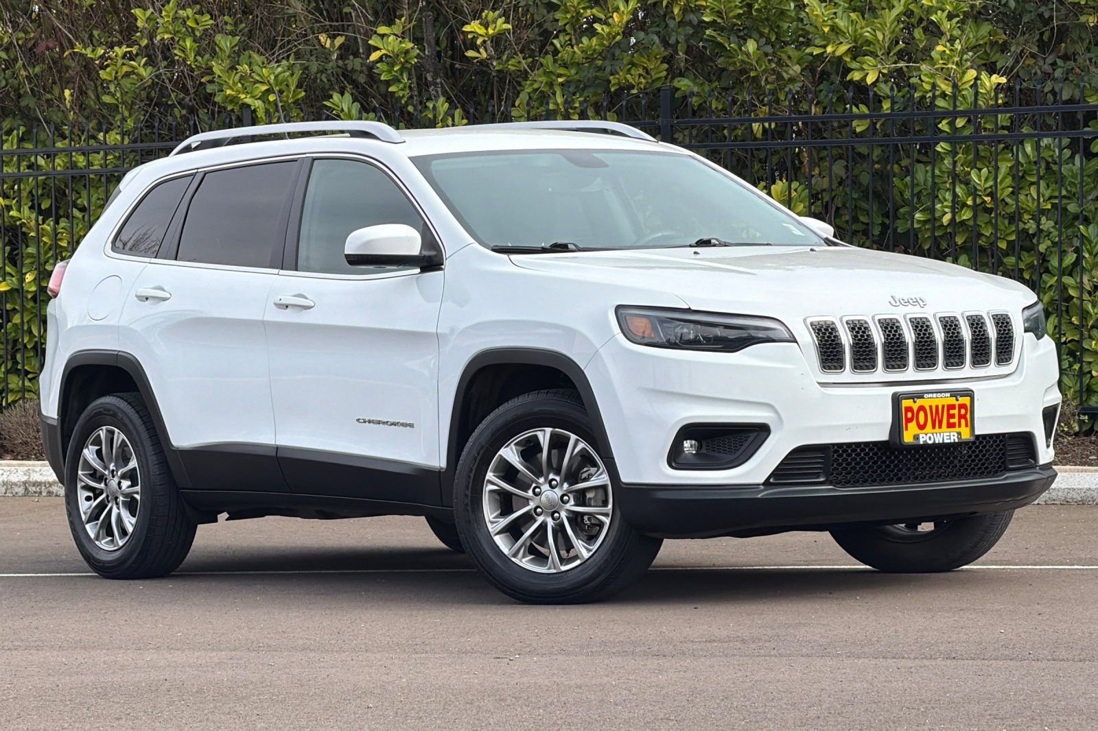 Used 2019 Jeep Cherokee Latitude Plus w/ Comfort/Convenience Group image 2