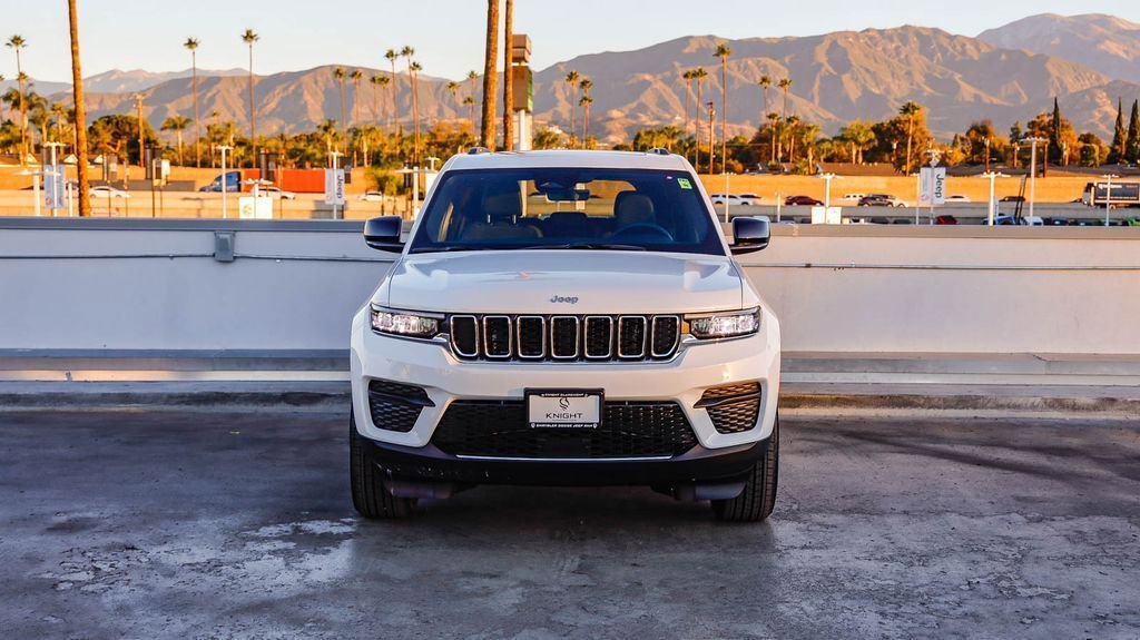 New 2025 Jeep Grand Cherokee Laredo X w/ Luxury Tech Group I image 3