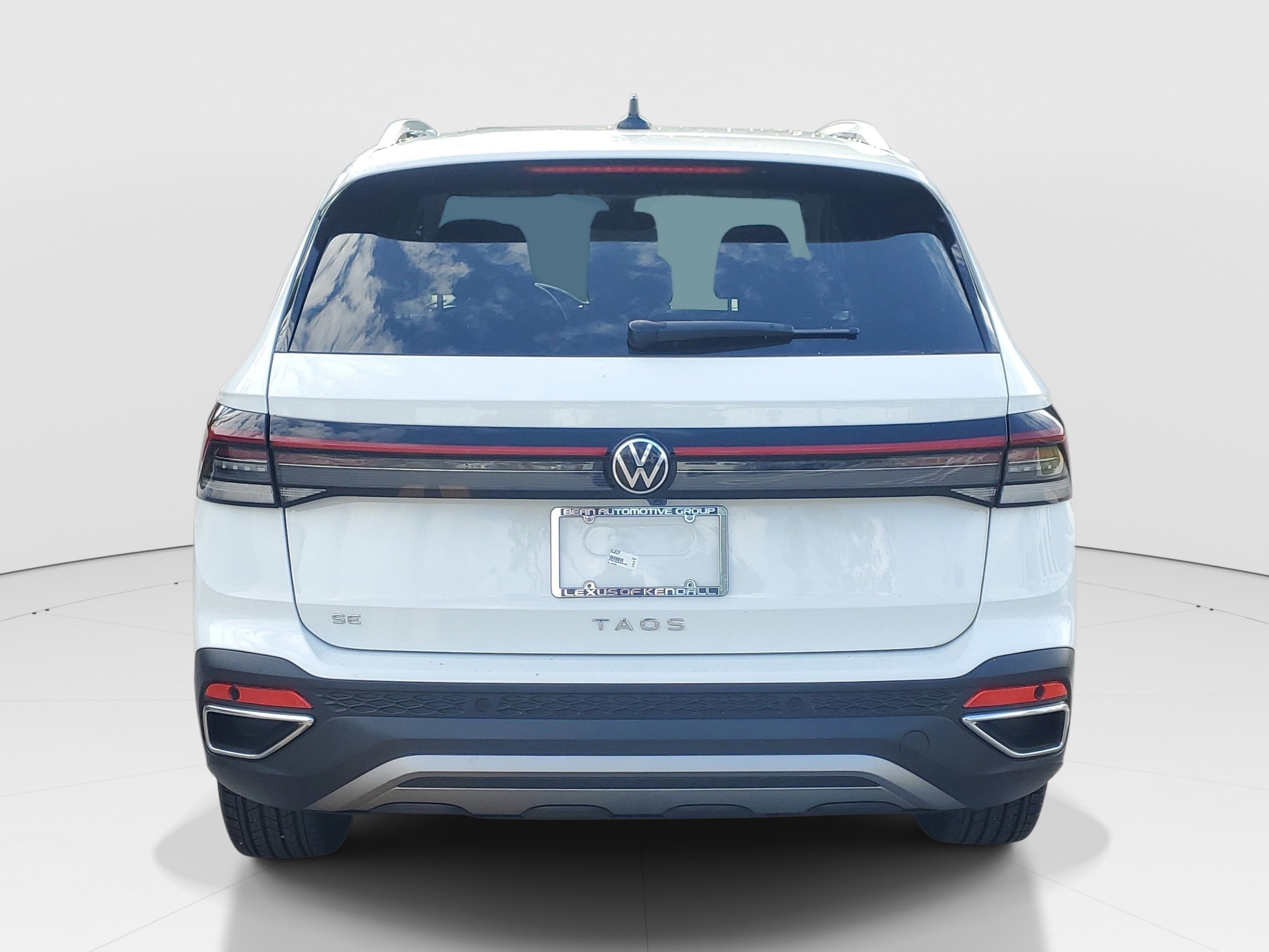 Used 2025 Volkswagen Taos SE FWD image 6