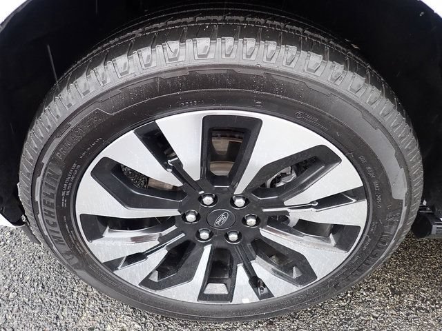 Used 2025 Ford Expedition Platinum w/ Driver's Package AWD/4WD image 13