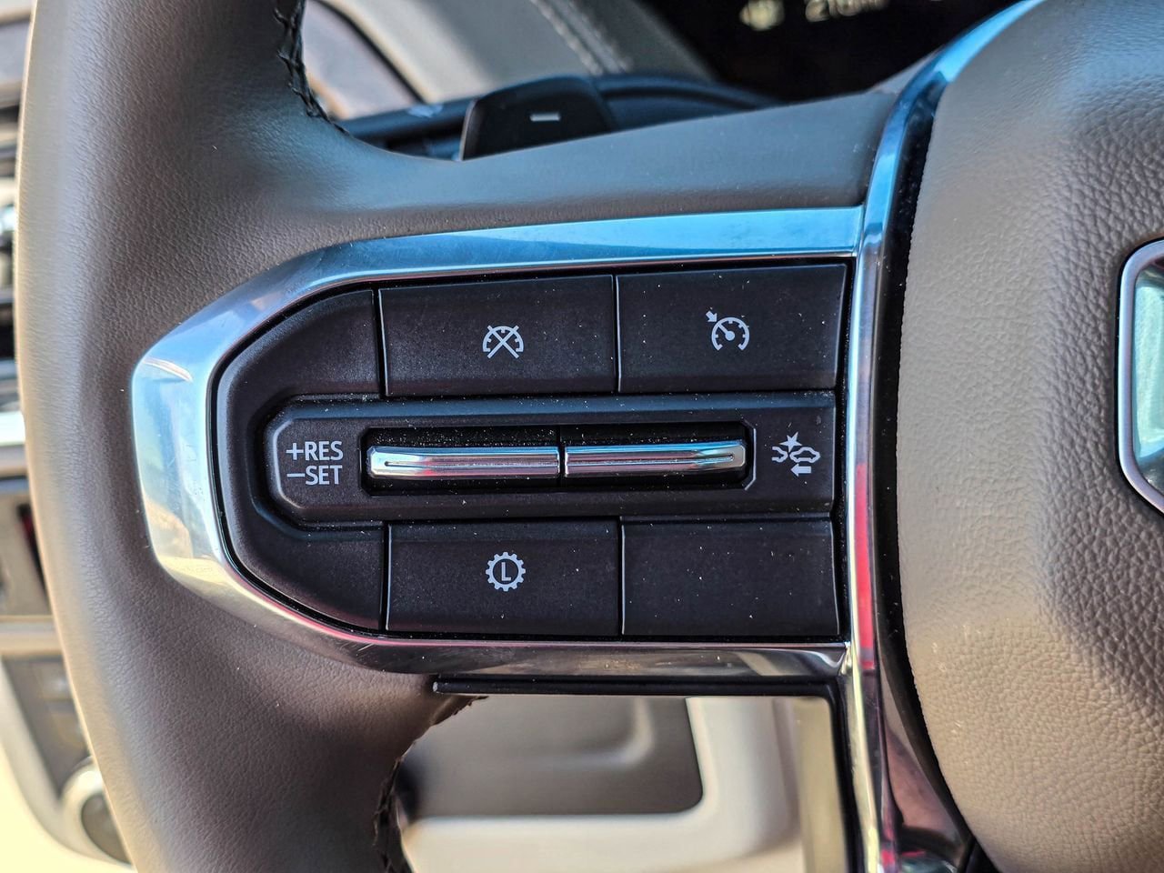 Certified 2025 GMC Yukon Denali image 23