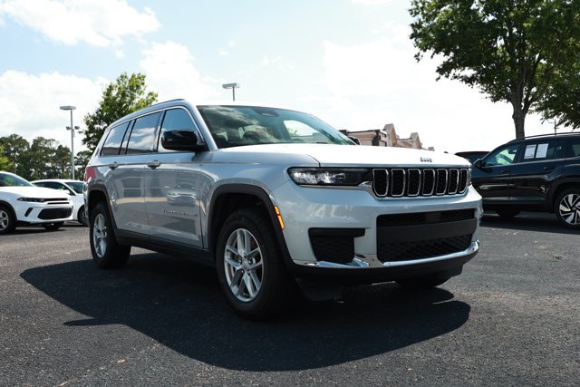 Used 2023 Jeep Grand Cherokee L Laredo RWD image 3