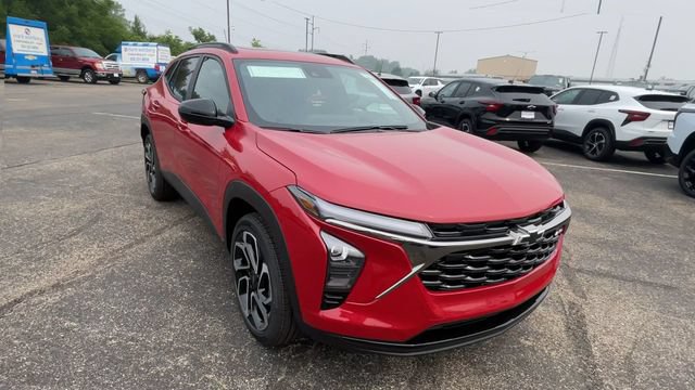 New 2026 Chevrolet Trax RS w/ Sunroof Package FWD image 4