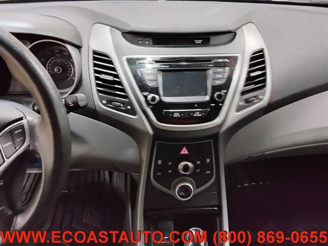 Used 2015 Hyundai Elantra SE w/ Option Group 02 FWD image 12
