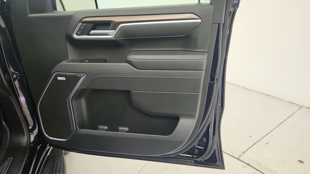 Used 2025 Chevrolet Silverado 1500 RST AWD/4WD image 33