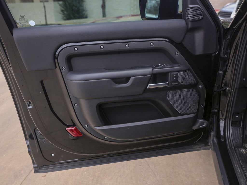 Used 2022 Land Rover Defender 90 V8 image 31