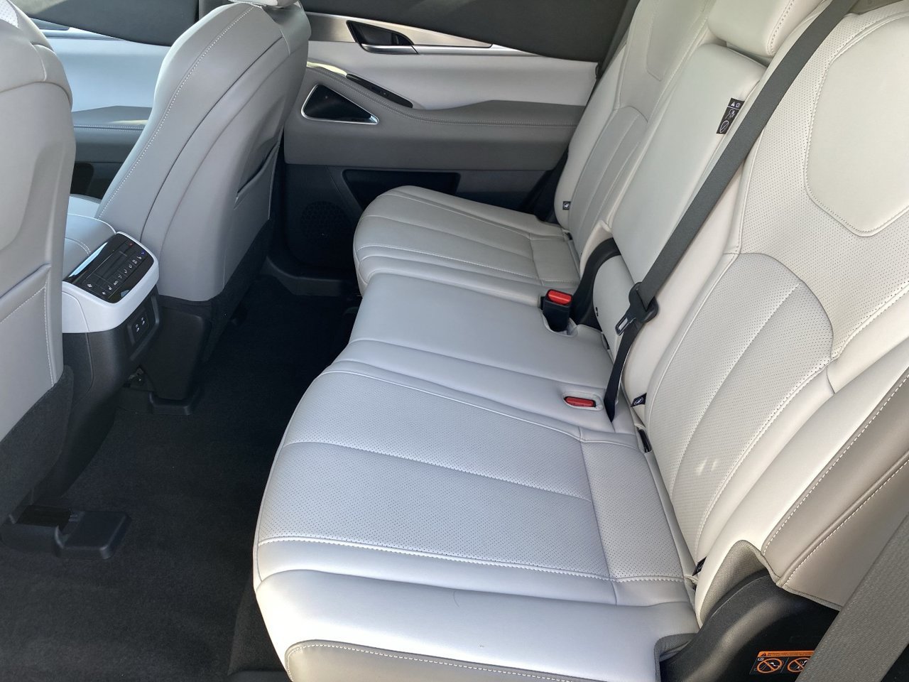 Certified 2027 INFINITI QX60 Luxe w/ Cargo Package FWD image 16