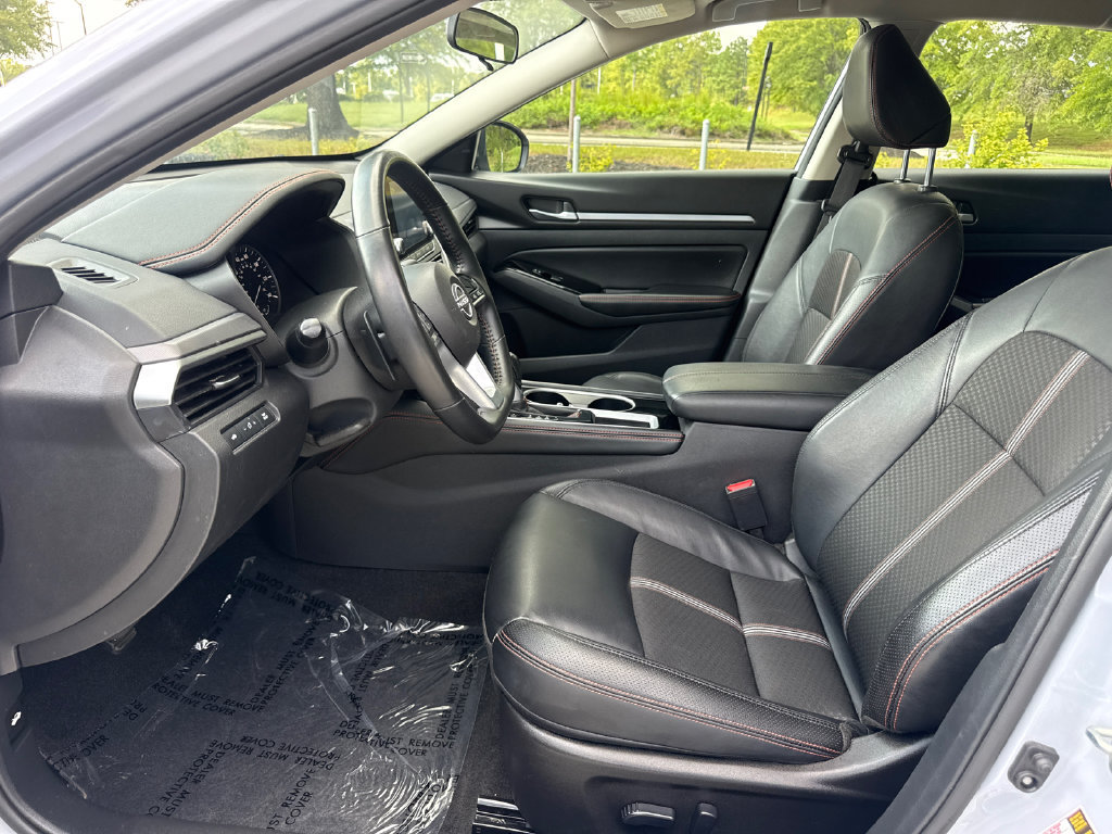 Used 2025 Nissan Altima 2.5 SR FWD image 12