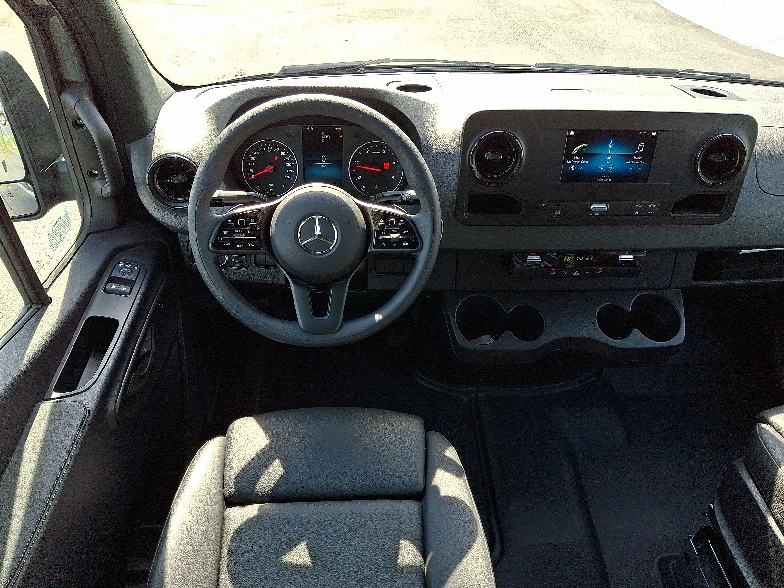 Used 2024 Mercedes-Benz Sprinter 2500 image 21