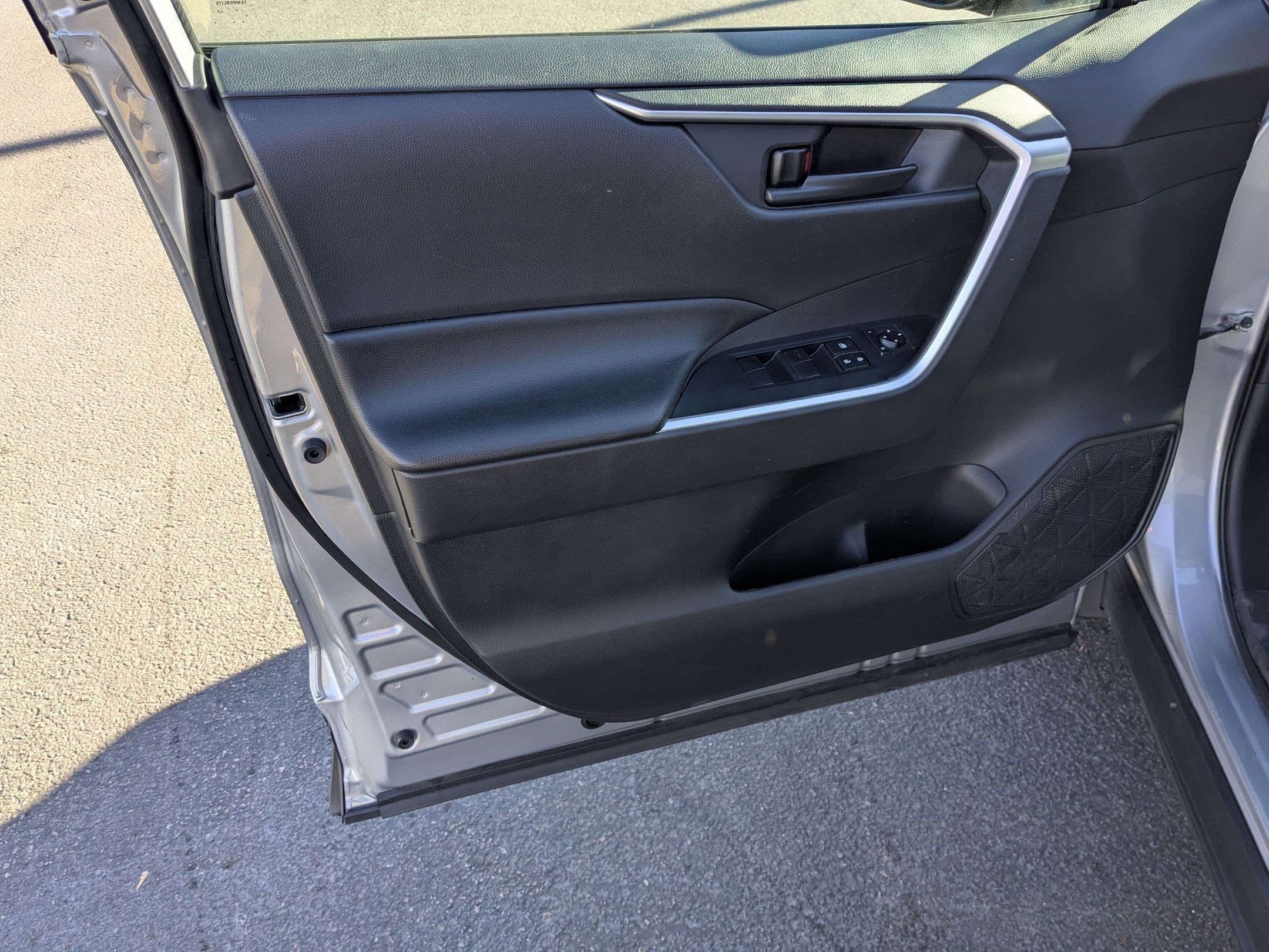 Used 2020 Toyota RAV4 LE w/ All Weather Liner Package image 14