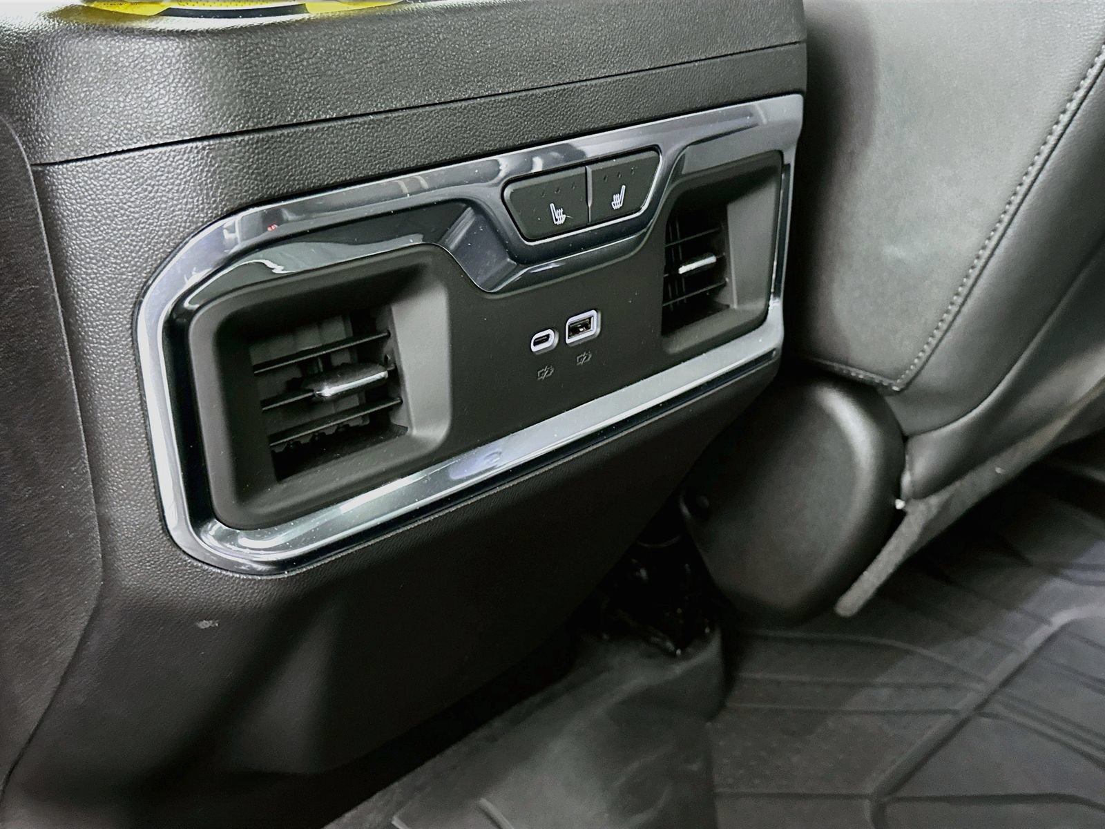Used 2024 Chevrolet Silverado 1500 High Country w/ Technology Package AWD/4WD image 27