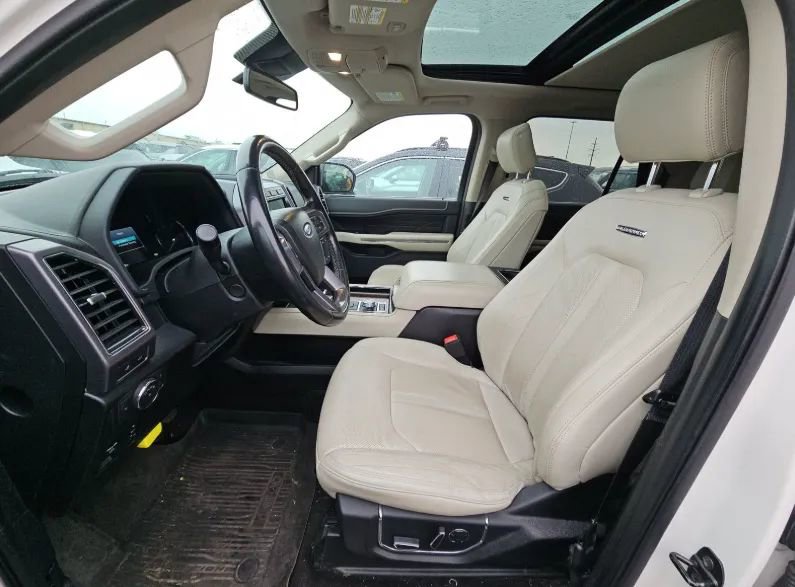 Used 2018 Ford Expedition Platinum image 3