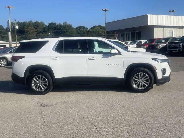 Used 2023 Chevrolet Traverse LT FWD image 2